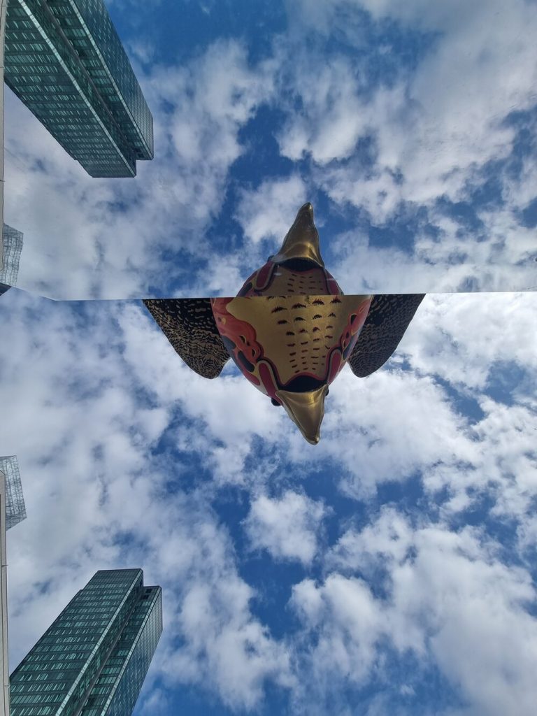 Sculpture d'aigle sur l'esplanade de La Défense